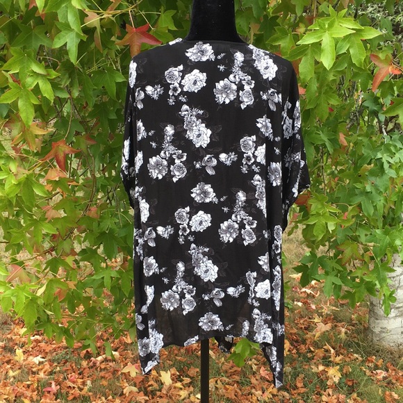 3/$20 L.I.F.E. Floral Open Front Rayon Top - Picture 4 of 6